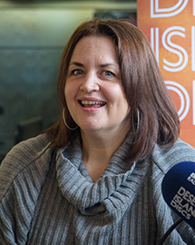 روث جونز (Ruth Jones)